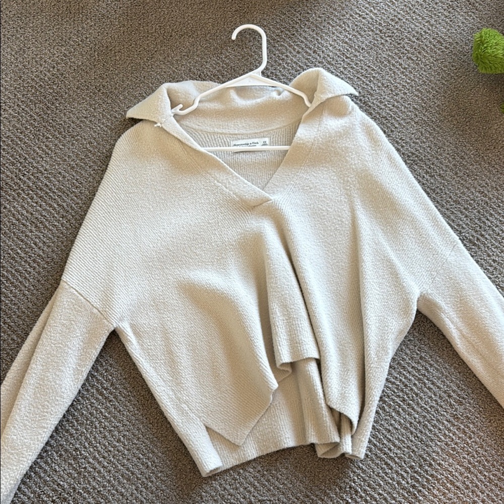 Abercrombie & Fitch Cream V-Neck Sweater Classic Knit Top